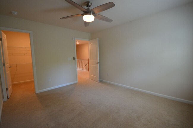 Building Photo - 904 Cozy Oak Ave