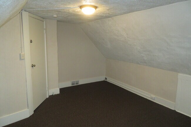 Building Photo - 424 Kirn Ave