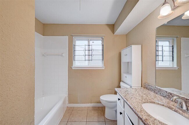 Building Photo - 5107 Trail Lake Dr