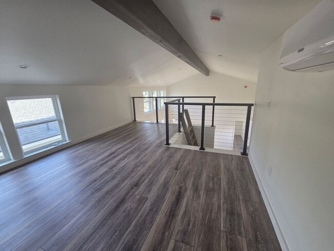 Building Photo - 121 Nelson St