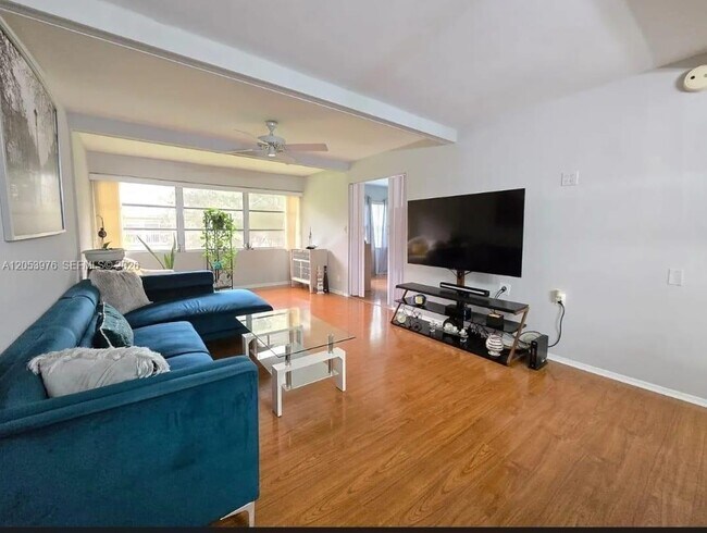 Building Photo - 1103 Bahama Bend