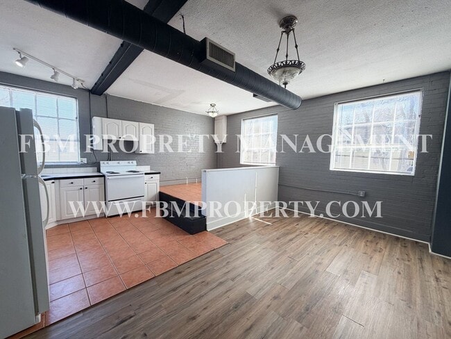 Building Photo - 1300 W Main St