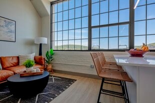 Building Photo - Victory Lofts