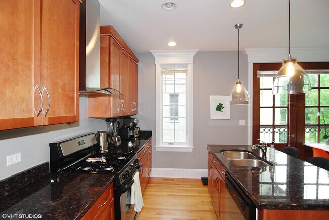 Building Photo - 829 S La Grange Rd-B