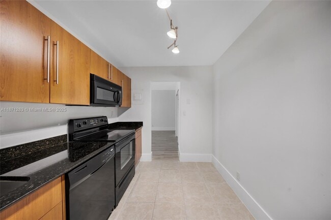 Building Photo - 3000 S Ocean Dr