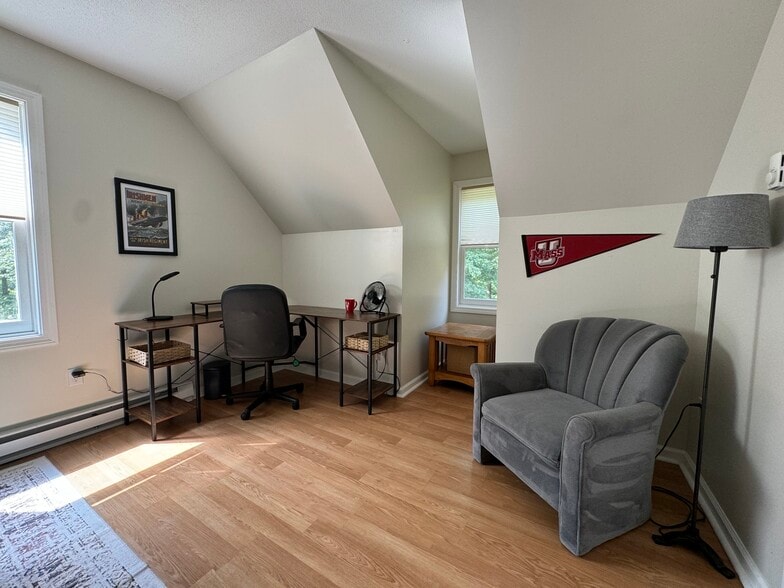 Building Photo - 8 Charles Ln