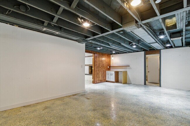 Building Photo - 712 Collegewood St