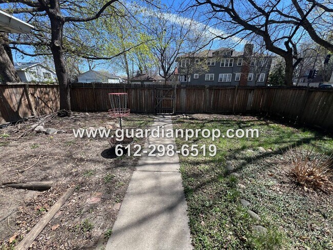 Building Photo - 625-627 Marshall Ave