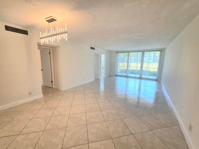 Building Photo - 3100 NE 48th Ct