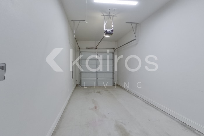 Building Photo - 4816 W Dacha Ln