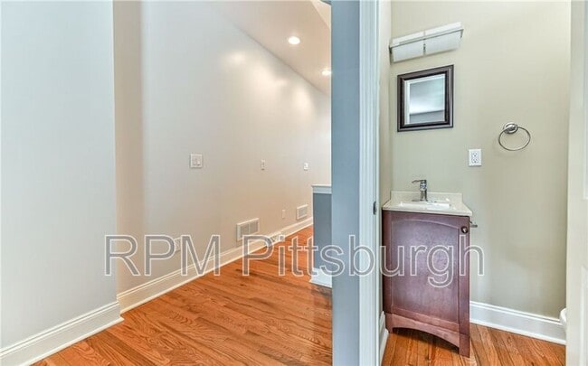 Building Photo - 185 Almond Wy