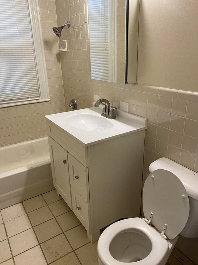 Building Photo - 18 Edison Green