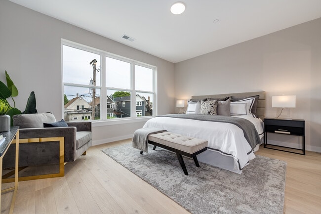 Building Photo - 1631 N Lawndale Ave