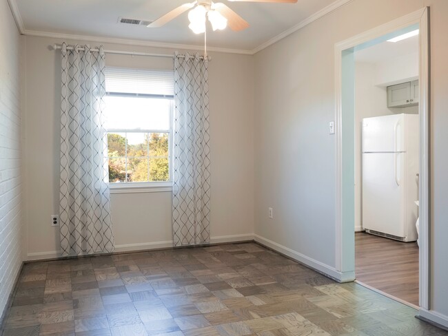 Dining room and kitchen entracnce - 702 Quince Orchard Blvd