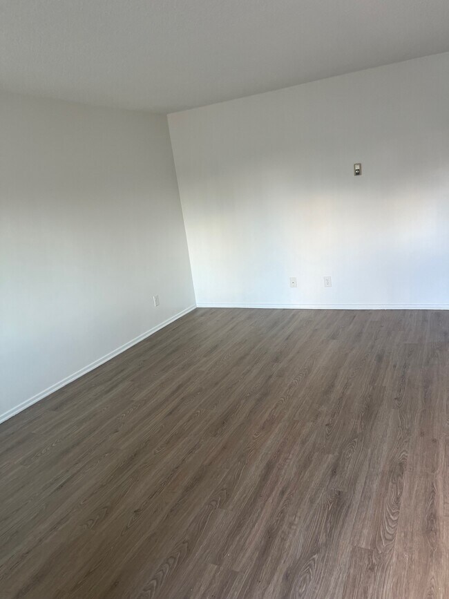 Building Photo - 3564 Del Amo Blvd