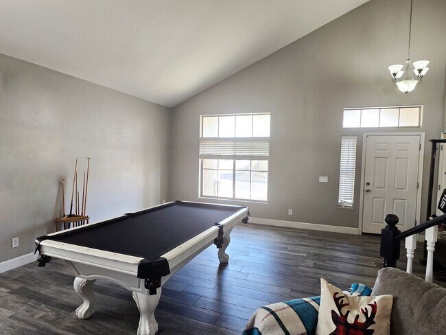 Building Photo - 2 story 3-bed, 2-bath home in San Tan Valley!