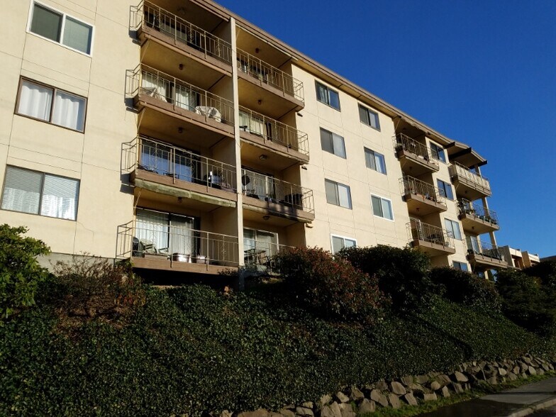 Building Photo - 2625 13th Avenue West