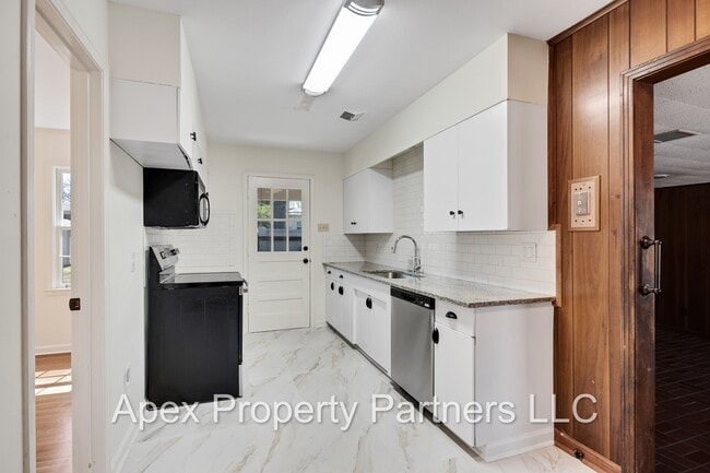 Building Photo - 5319 Chickasaw Rd