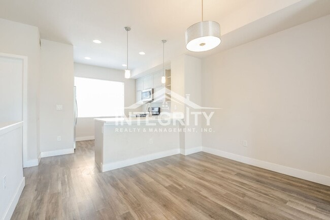 Building Photo - 5557 W 10th Ave