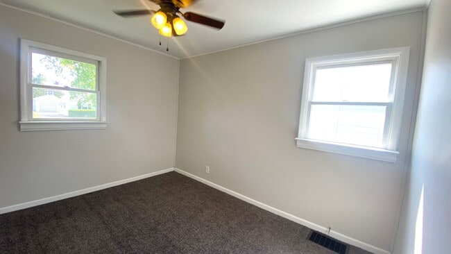 Building Photo - 903 W Purtscher Dr