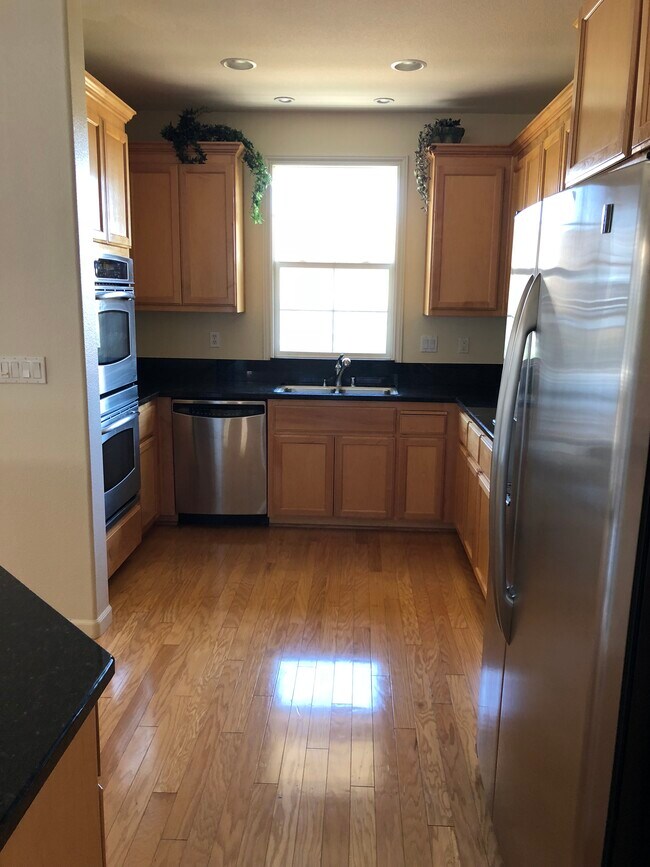 Building Photo - 6678 Chalk Hill Ln