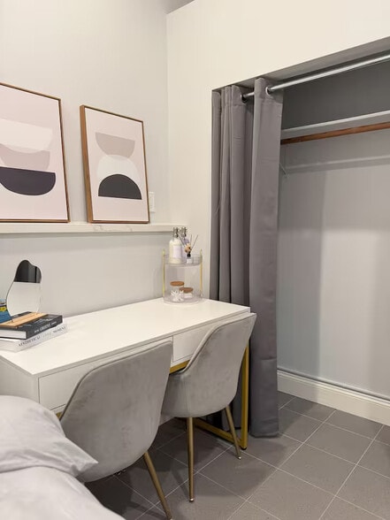 Building Photo - 2020 Del Mar Ave