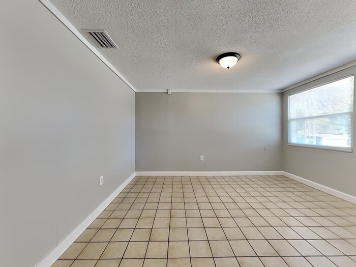 Building Photo - 5701 E 30th Ave