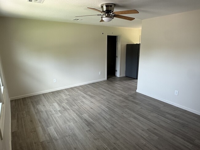 Building Photo - 42 Halsey Dr