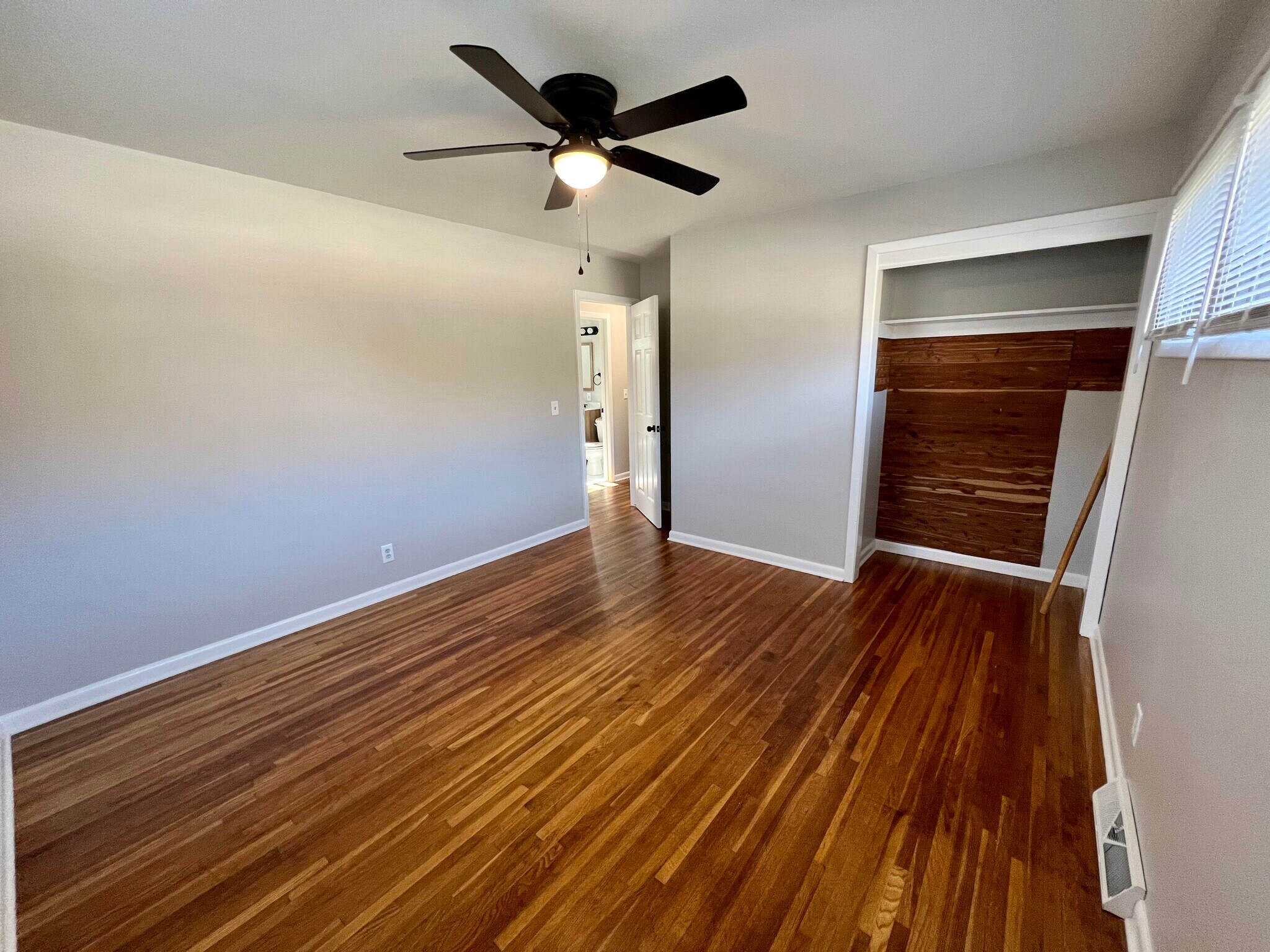 Master - 2717 W 25th St N