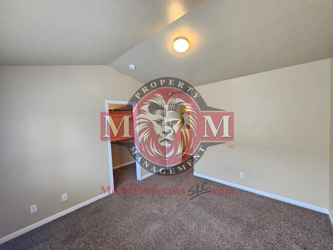 Building Photo - 3 Bd 2.5 Bath Condo 2 Car Garage