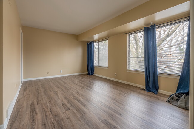 Bedroom 1, nice and big windows - 3052 Lindenwood Dr