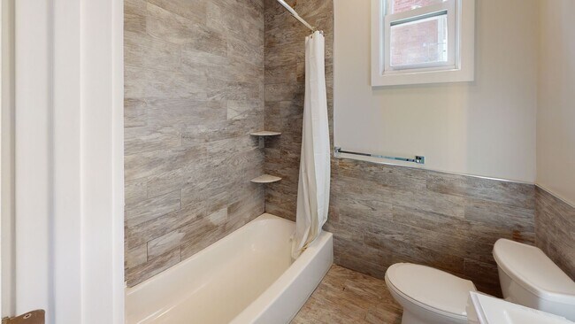 Building Photo - 1 Bedroom Apartment in Wooster Square!