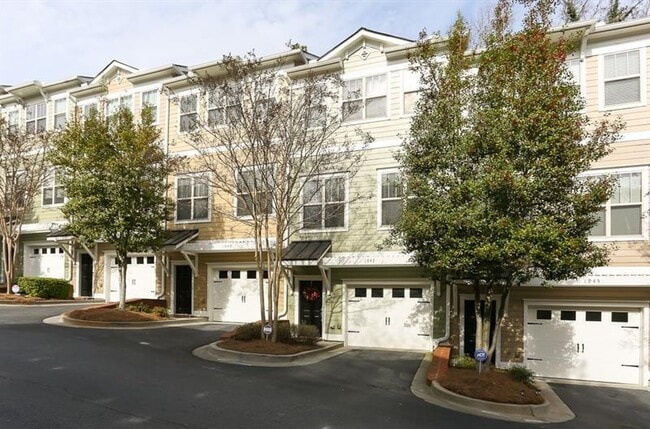 Building Photo - 1947 Sterling Oaks Cir NE