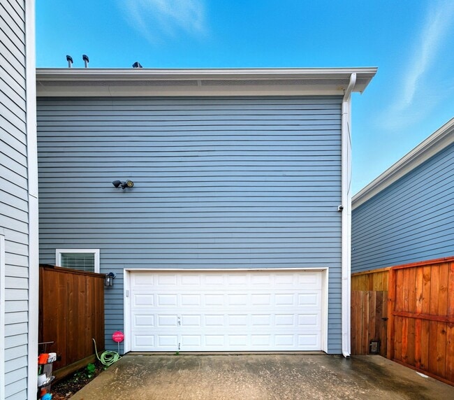 Building Photo - 2111 Beall St