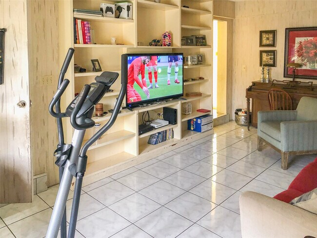 Building Photo - 5614 Hammock Ln