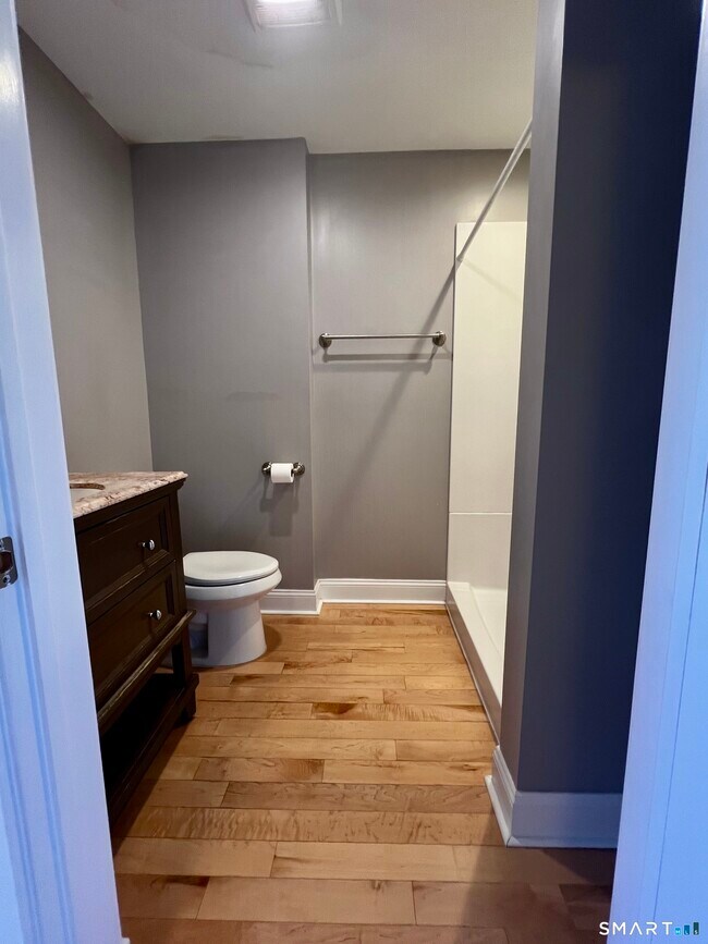 Building Photo - 353 Main St