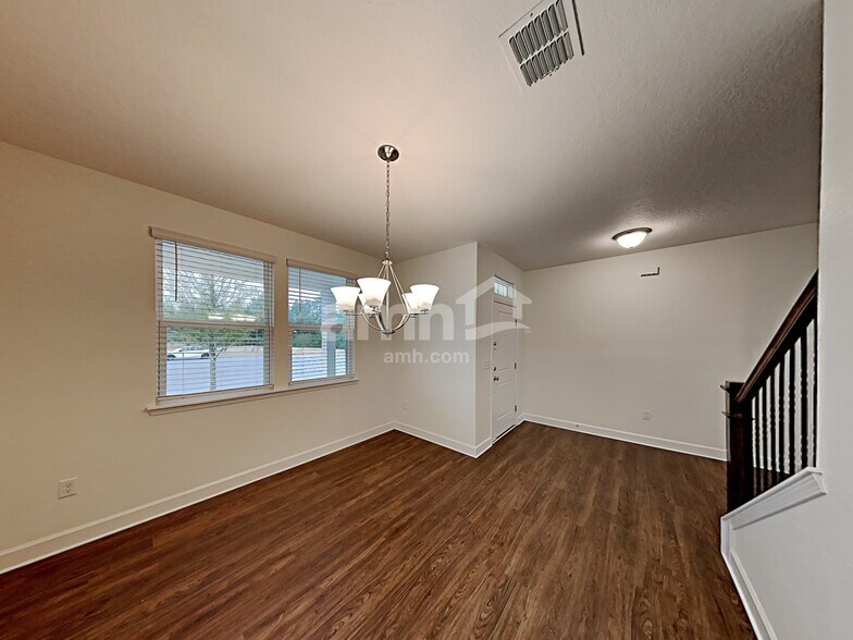 Building Photo - 152 Opal Way