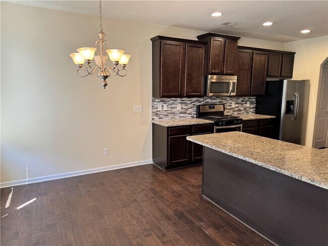 Building Photo - 3405 Castleberry Village Cir
