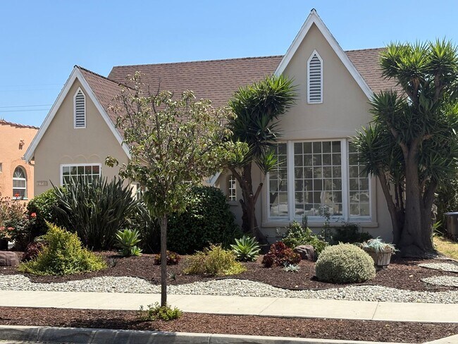 Building Photo - Charming Tudor Style 3 Bed 1.5 Bath PLUS Studio Guest House complete with kitchen and bath!