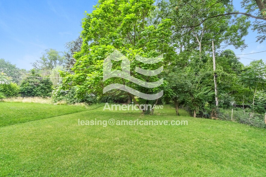 Building Photo - 8928 Pallardy Ln