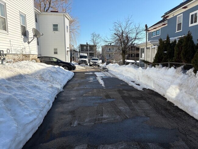 Building Photo - 14 School St