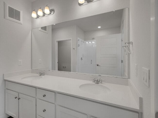 Building Photo - $2,195 - 2 Bed, 2 Bath Condo in Broomfield...