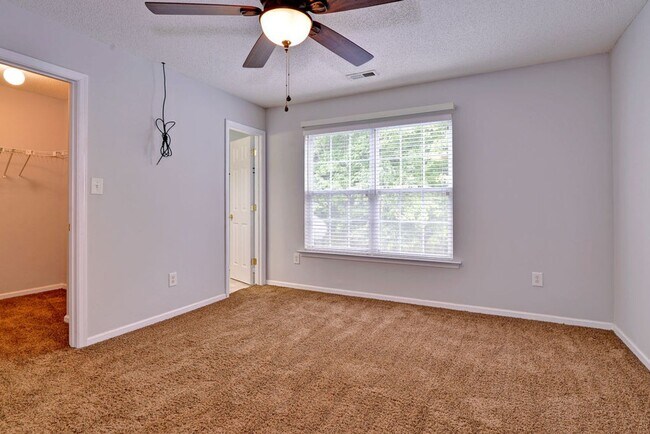 Building Photo - Spacious Duplex in Willow Lakes