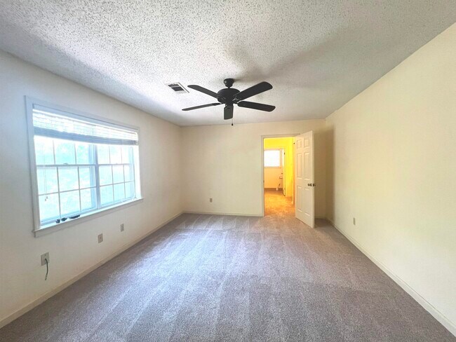 Building Photo - 7849 Meadow Trail Dr