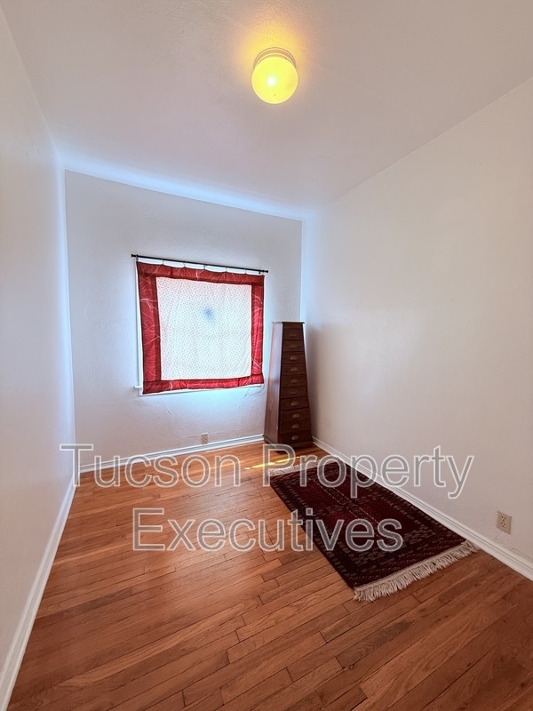 Building Photo - 1220 N Olsen Ave