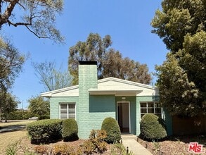 Building Photo - 5530 Village Green