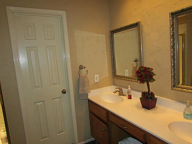 Building Photo - 1215 Spring Creek Dr