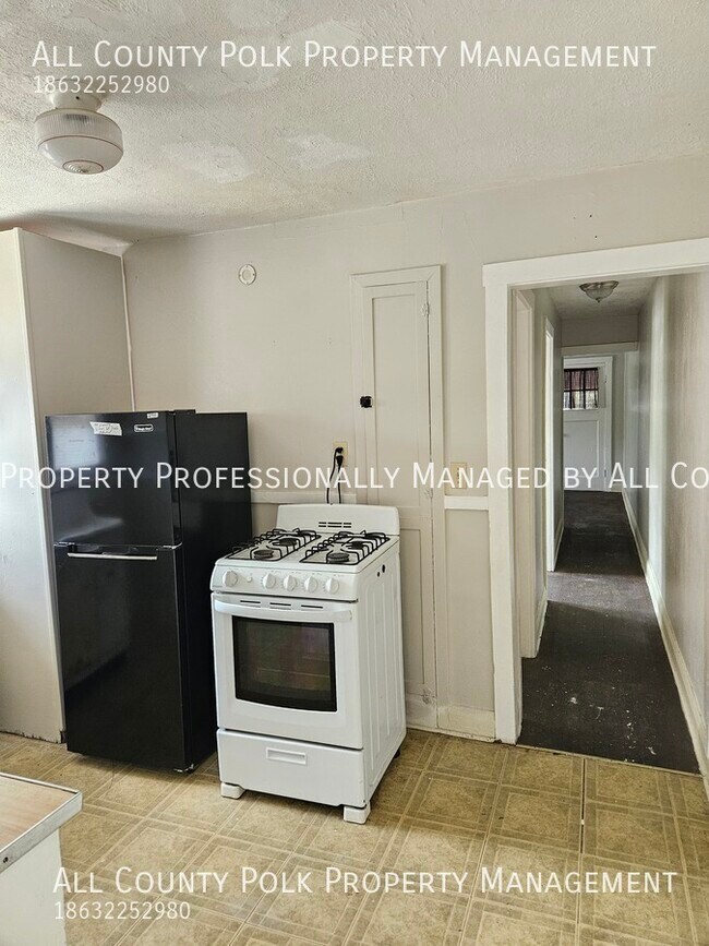 Building Photo - 918 E Lime St
