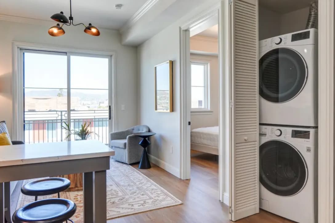 Building Photo - 5768 W 3rd St