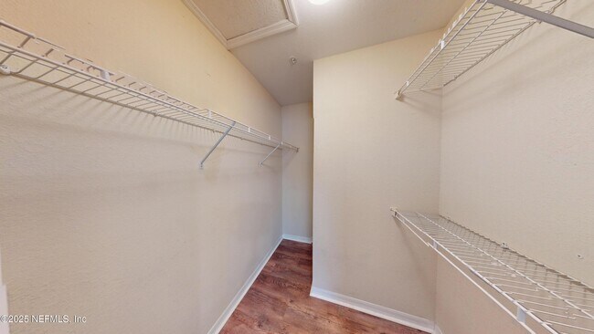 Building Photo - 7800 Point Meadows Dr